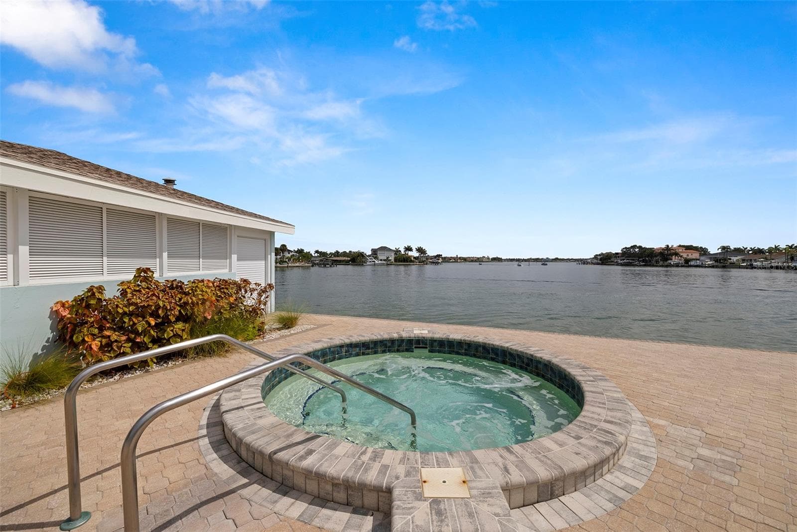 Waterfront spa - 9425 BLIND PASS RD #705, ST PETE BEACH