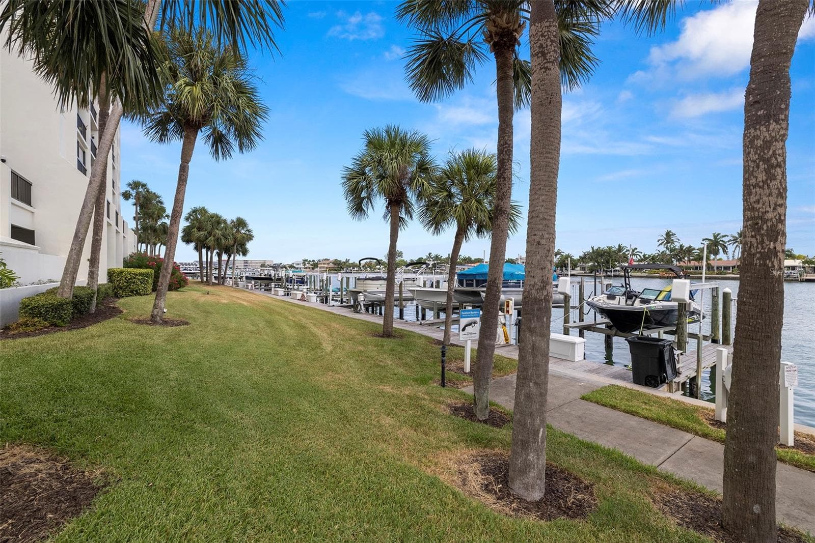 Seawall and marina - 9425 BLIND PASS RD #705, ST PETE BEACH