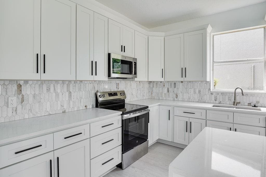 Single Family Residence at 14927 FAVERSHAM CIR, ORLANDO, photo 15 of 57