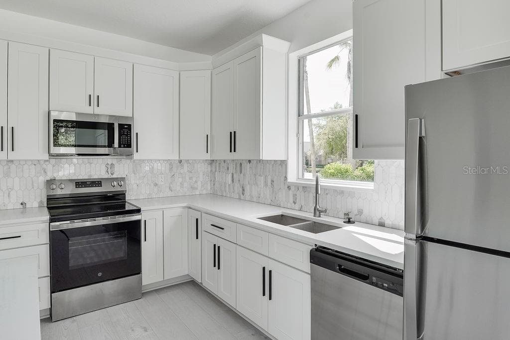 Single Family Residence at 14927 FAVERSHAM CIR, ORLANDO, photo 16 of 57