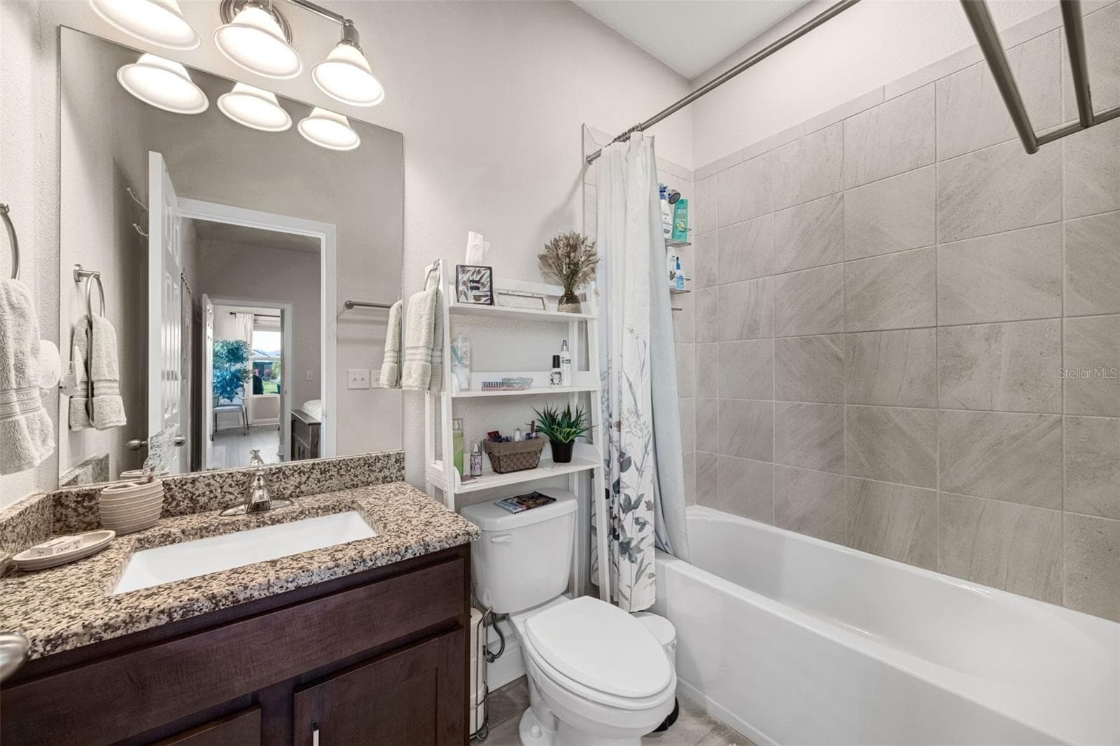 Guest bathroom 2 - 5526 GAVELLA CV, PALMETTO