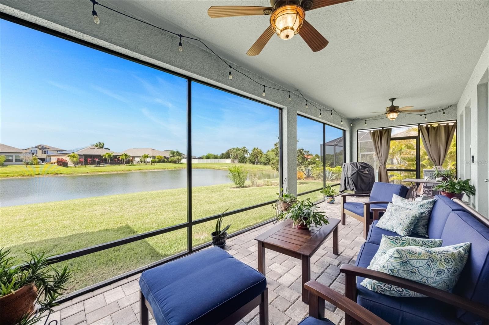Spacious back lanai - 5526 GAVELLA CV, PALMETTO