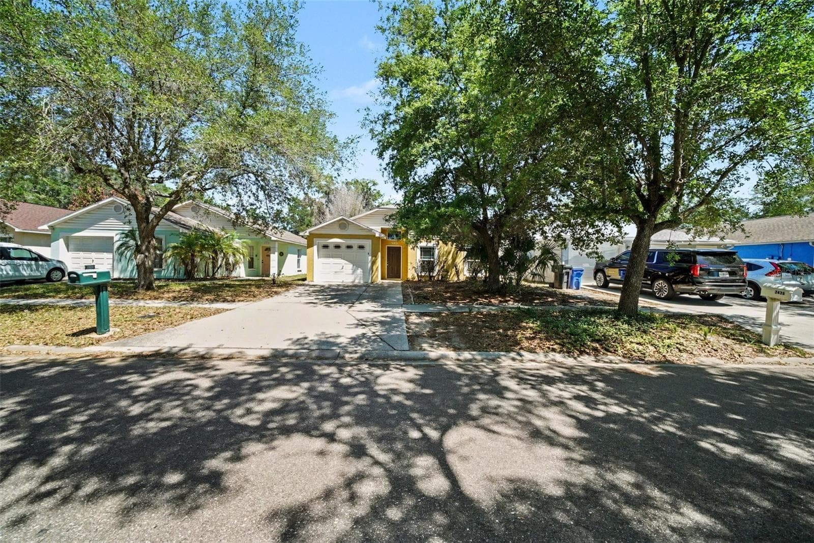Single Family Residence at 2424 CAMDEN OAKS PL, VALRICO, photo 2 of 25