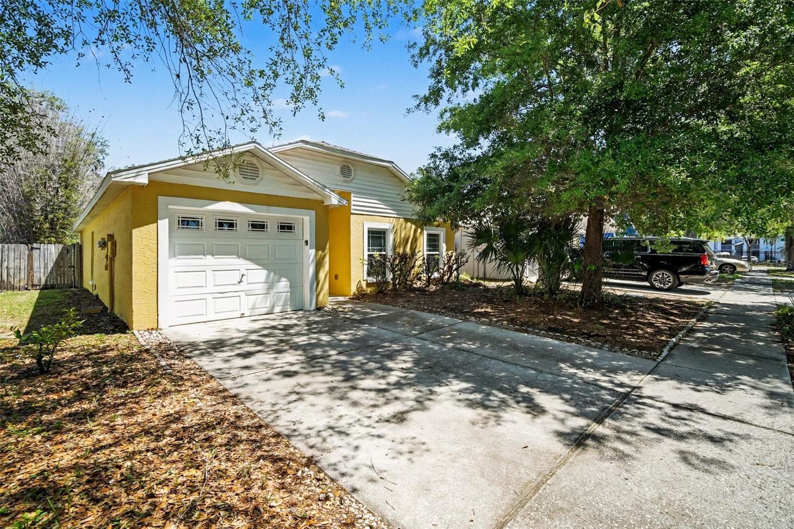 Single Family Residence at 2424 CAMDEN OAKS PL, VALRICO, photo 3 of 25