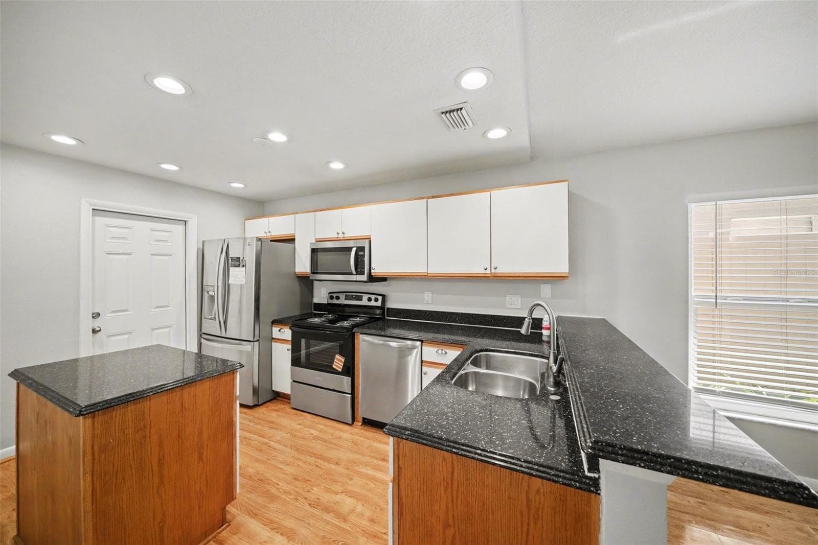 Single Family Residence at 2424 CAMDEN OAKS PL, VALRICO, photo 13 of 25