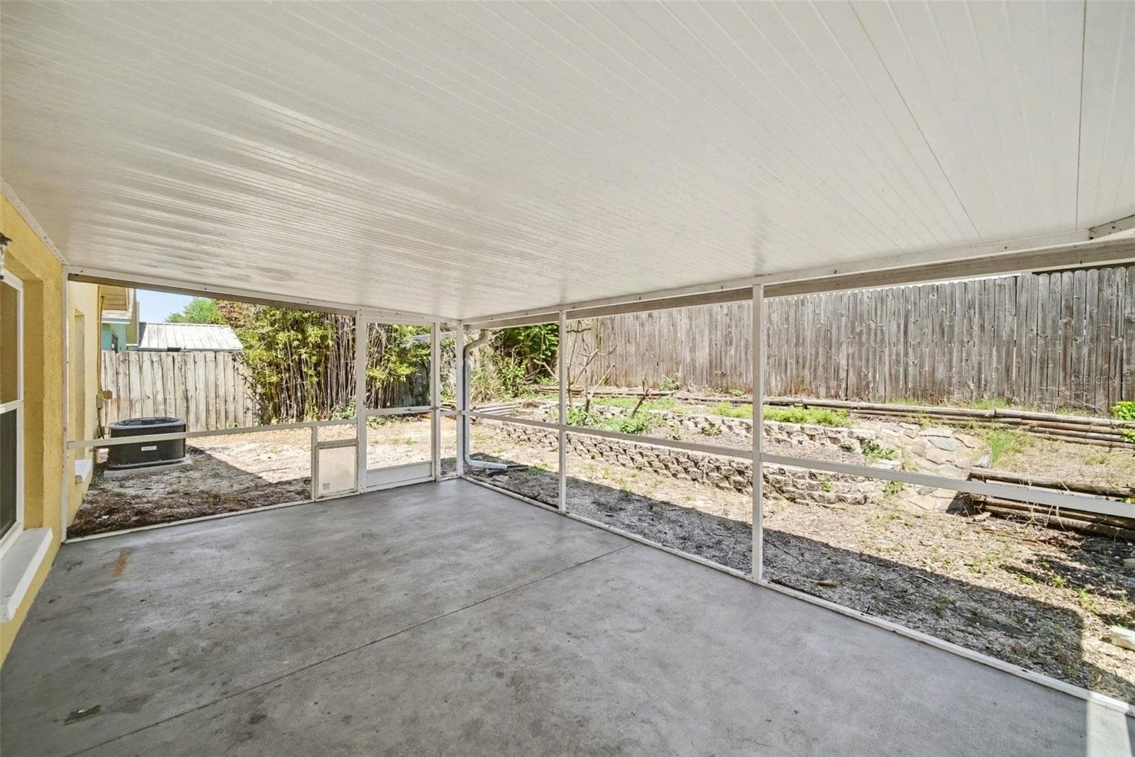 Single Family Residence at 2424 CAMDEN OAKS PL, VALRICO, photo 21 of 25