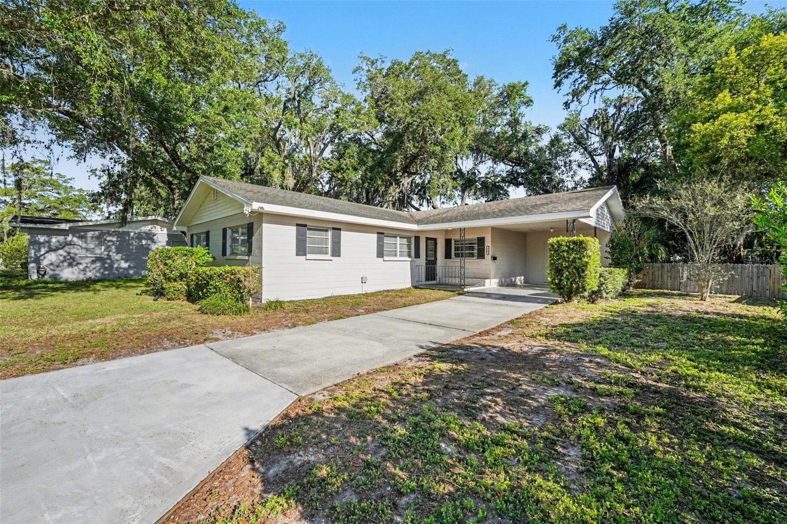 Single Family Residence at 521 W PALMEDEN DR, LAKELAND, photo 2 of 20