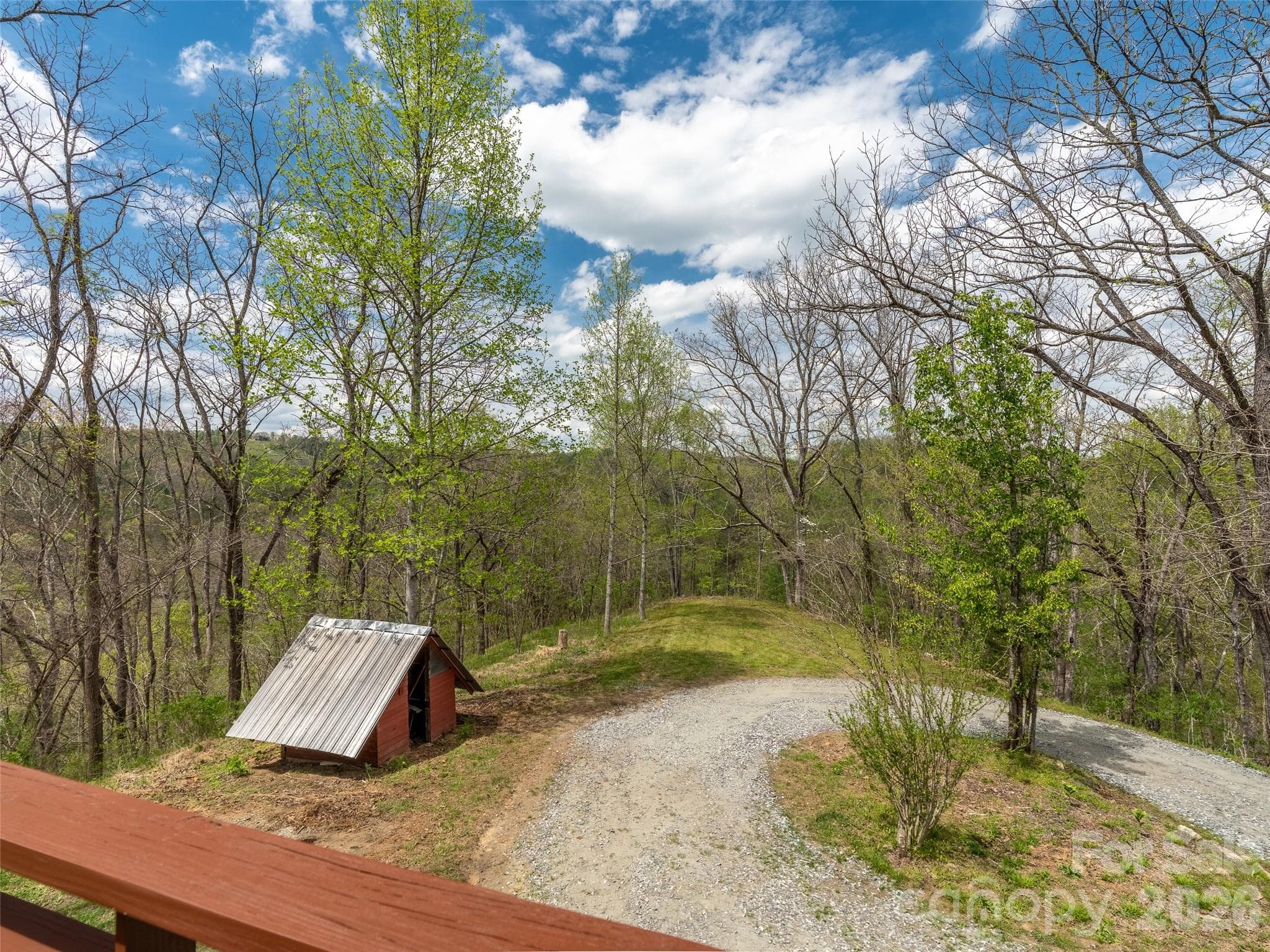 Great views and cute chicken coop - Marshall