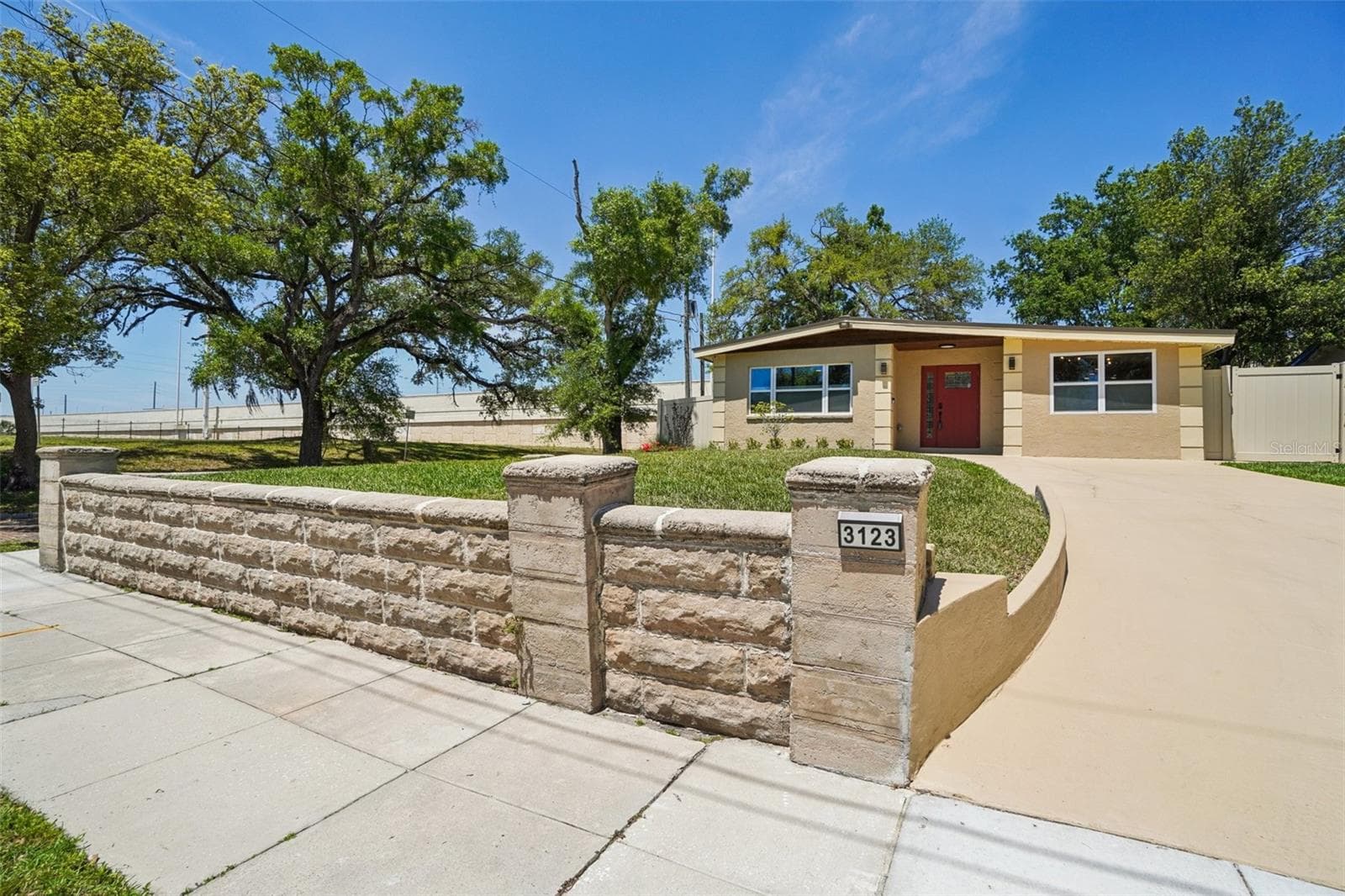 Wall built on 1929 has been reinforced with rebar and concrete - 3123 W LA SALLE ST, TAMPA