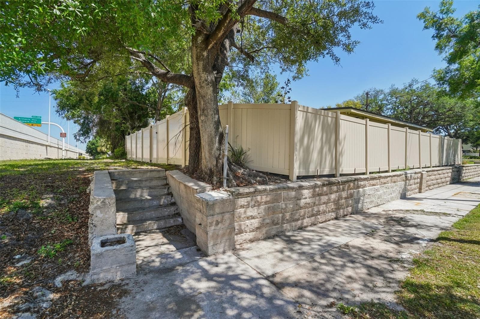 Alleyway and access to back yard - 3123 W LA SALLE ST, TAMPA