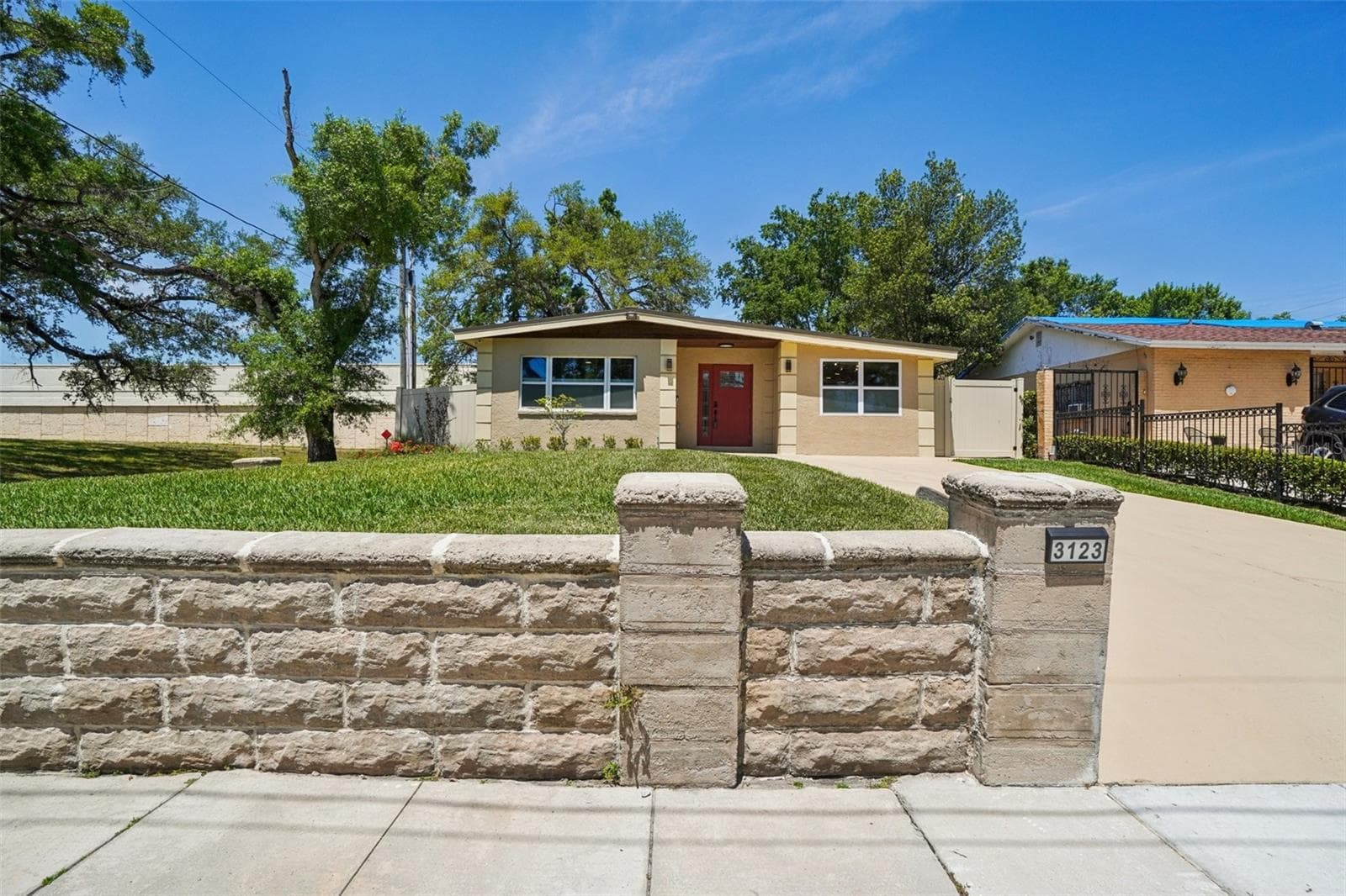 Stone wall built in 1929 reinforced with concrete and rebar. - 3123 W LA SALLE ST, TAMPA