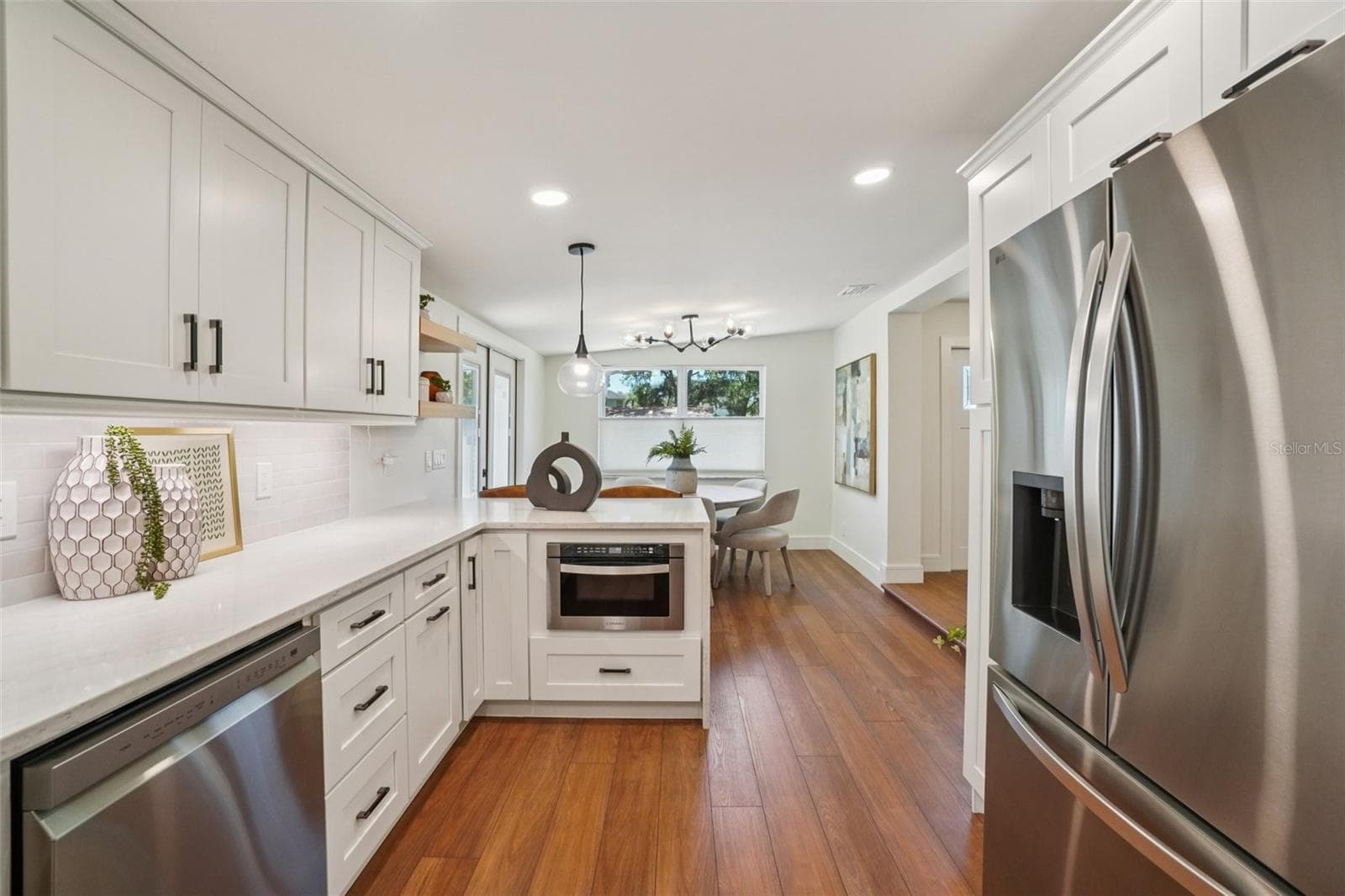 Drawer microwave in penninsula - 3123 W LA SALLE ST, TAMPA