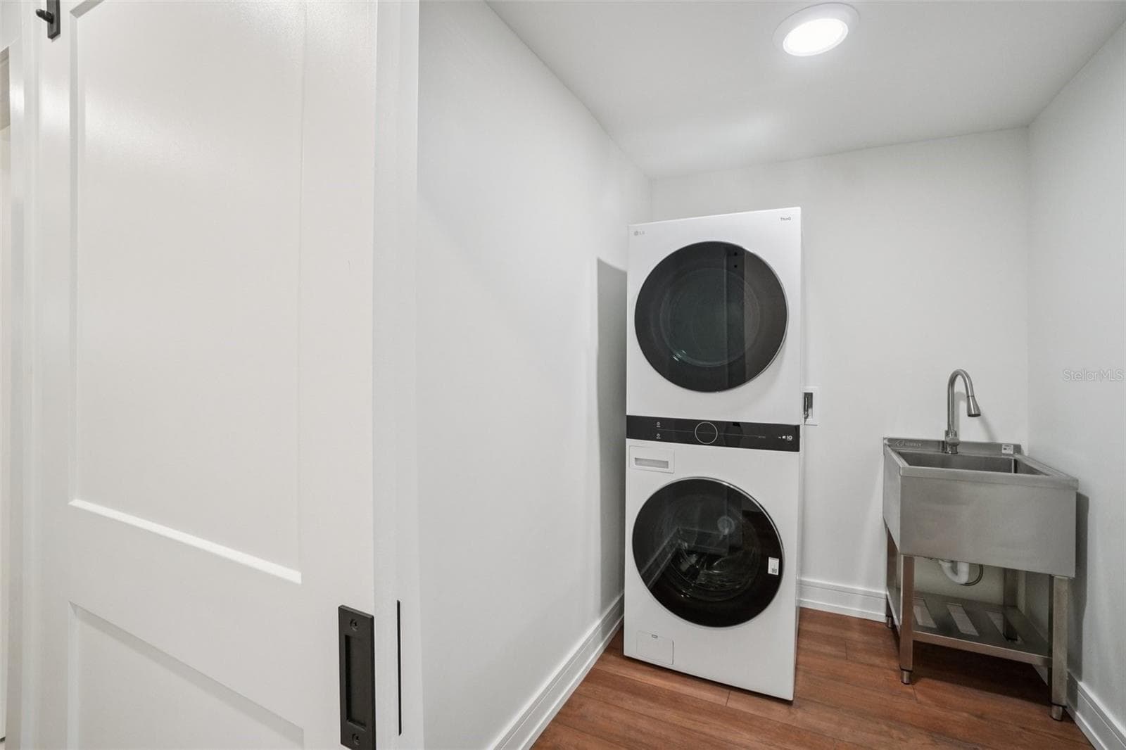 laundry room with barn door entry/stanless laundry tub - 3123 W LA SALLE ST, TAMPA