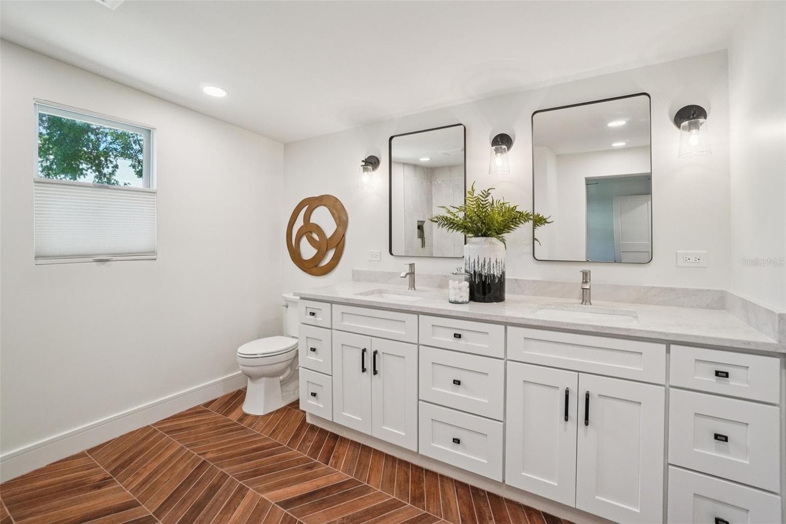 Huge master bath with herringbones tile floors - 3123 W LA SALLE ST, TAMPA