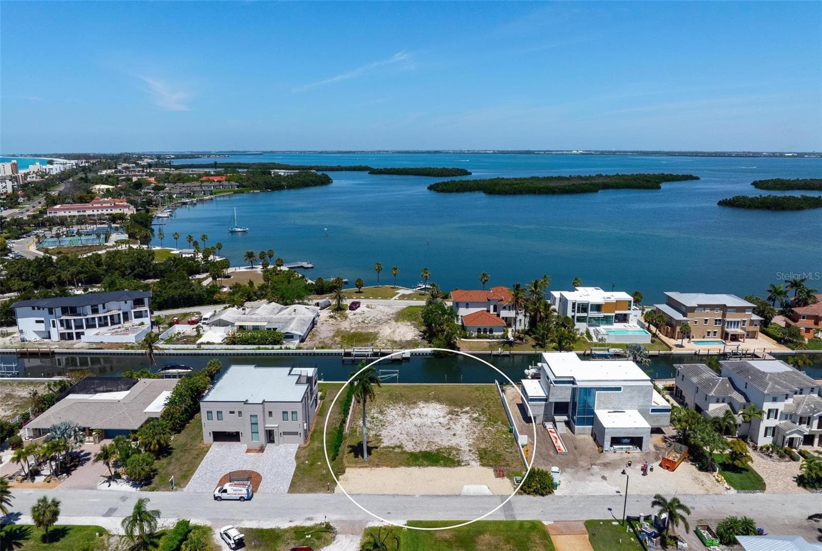Drone view of deep canal front lot with northeast view of Sarasota Bay. - 581 ROUNTREE DR, LONGBOAT KEY