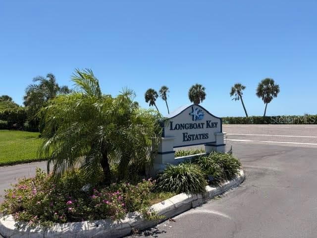 Entrance to Longboat Key Estates off Gulf of Mexico Drive onto Royal Road. - 581 ROUNTREE DR, LONGBOAT KEY