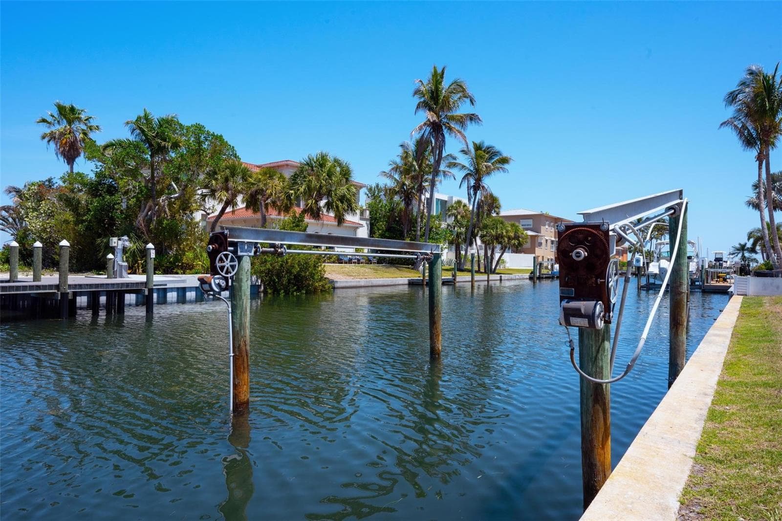 Location for new dock facing east. - 581 ROUNTREE DR, LONGBOAT KEY