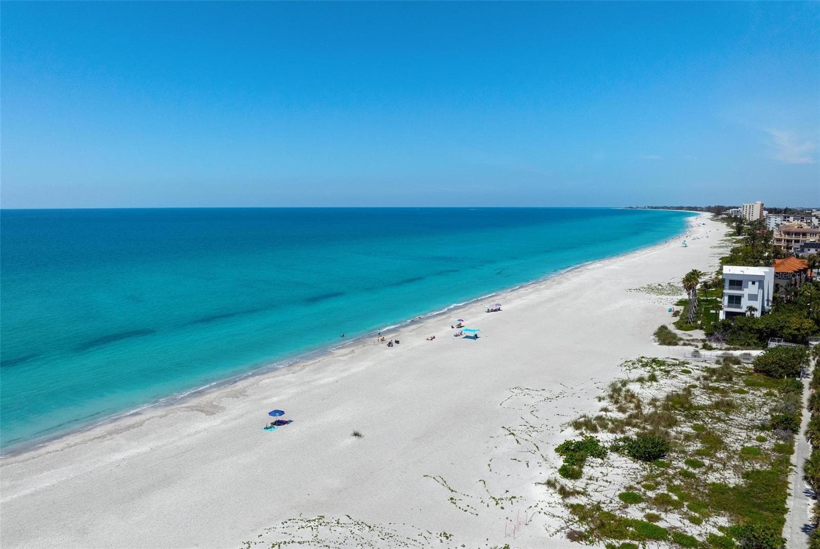 Drone view looking right (north) up the beach. - 581 ROUNTREE DR, LONGBOAT KEY