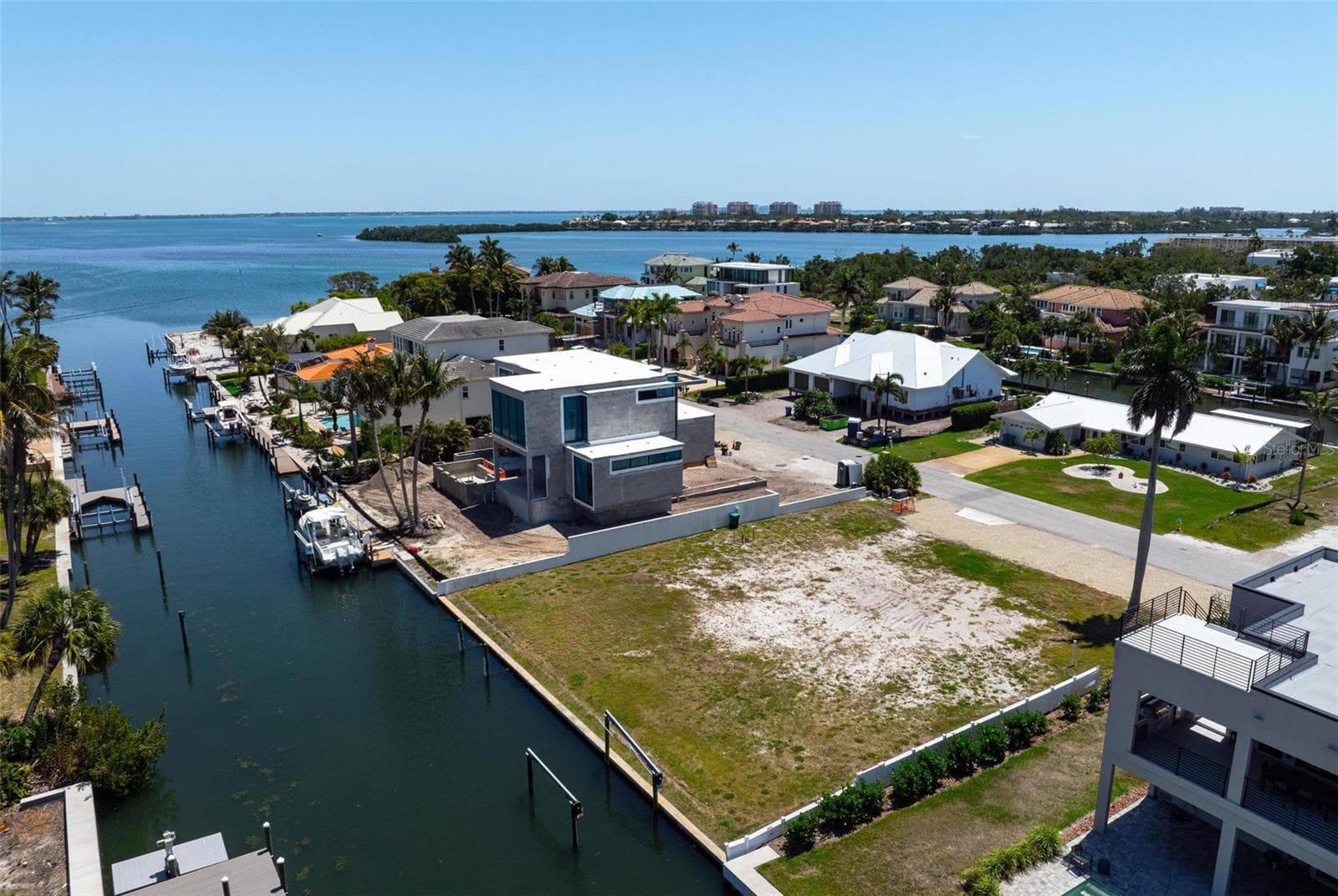Best drone view of proximity to Sarasota Bay! - 581 ROUNTREE DR, LONGBOAT KEY