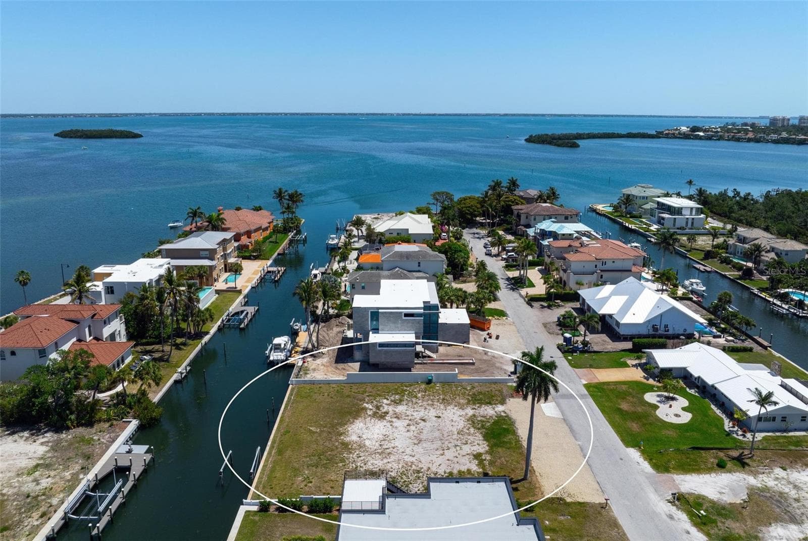 Wow! What a great location! - 581 ROUNTREE DR, LONGBOAT KEY