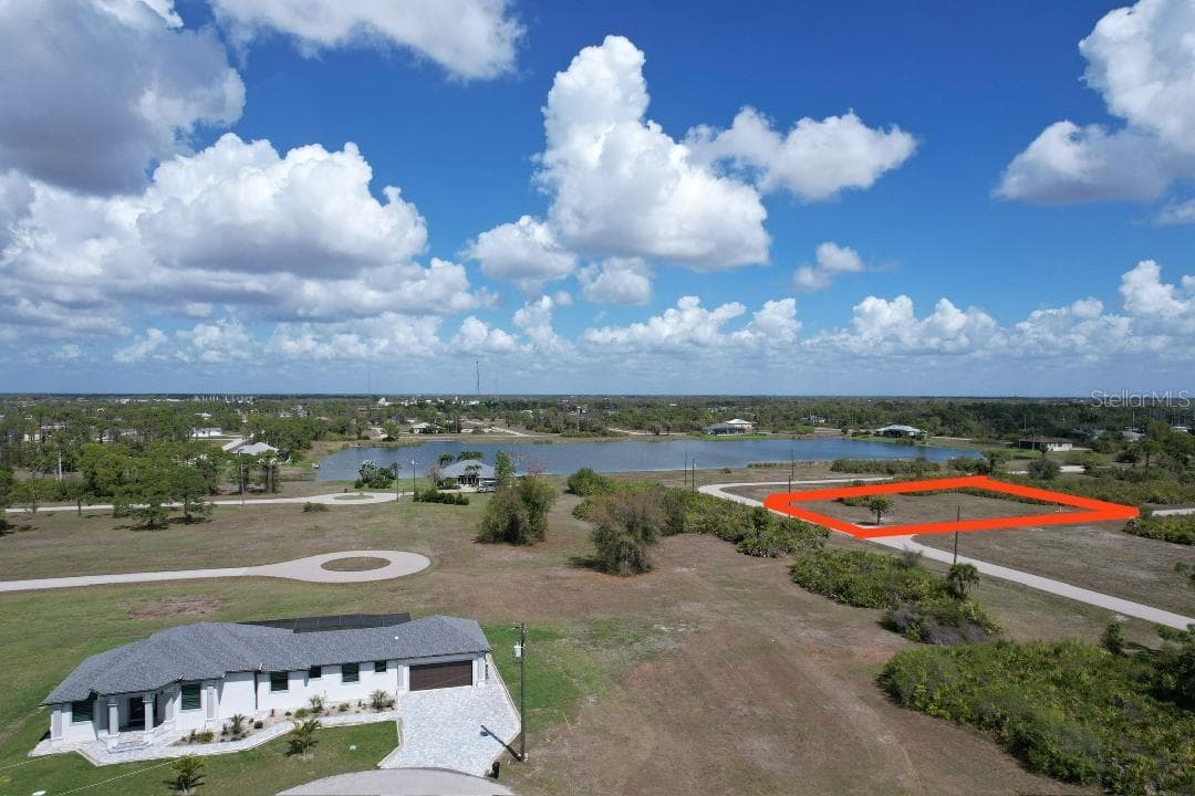 15 WINDWARD LN