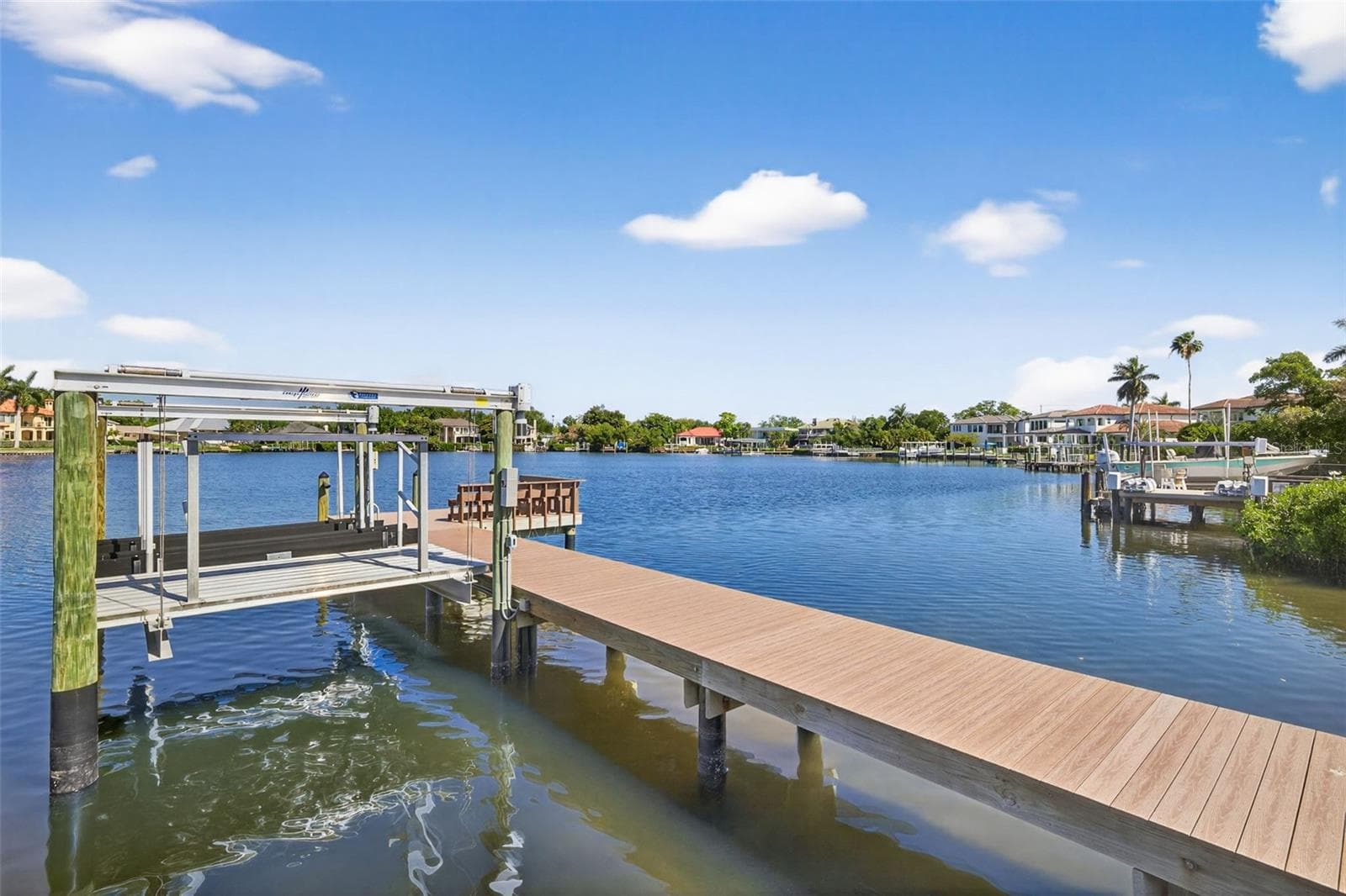 Single Family Residence at 460 COFFEE POT RIVIERA NE, ST PETERSBURG, photo 4 of 73