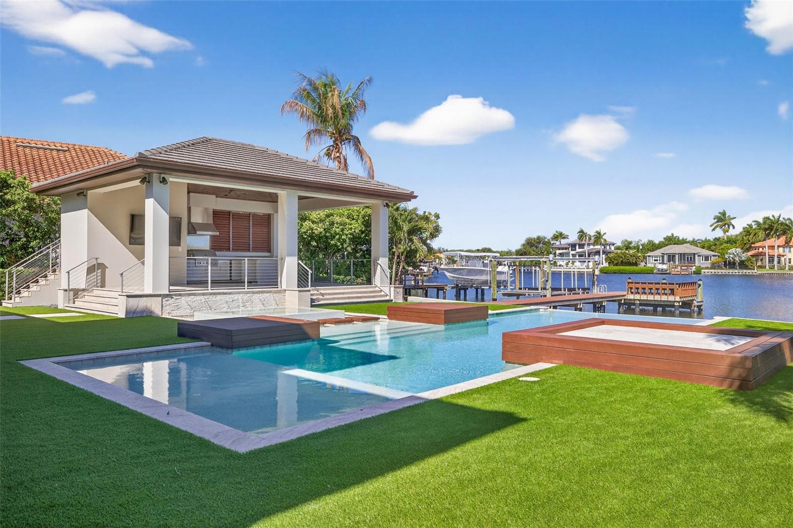 Single Family Residence at 460 COFFEE POT RIVIERA NE, ST PETERSBURG, photo 32 of 73