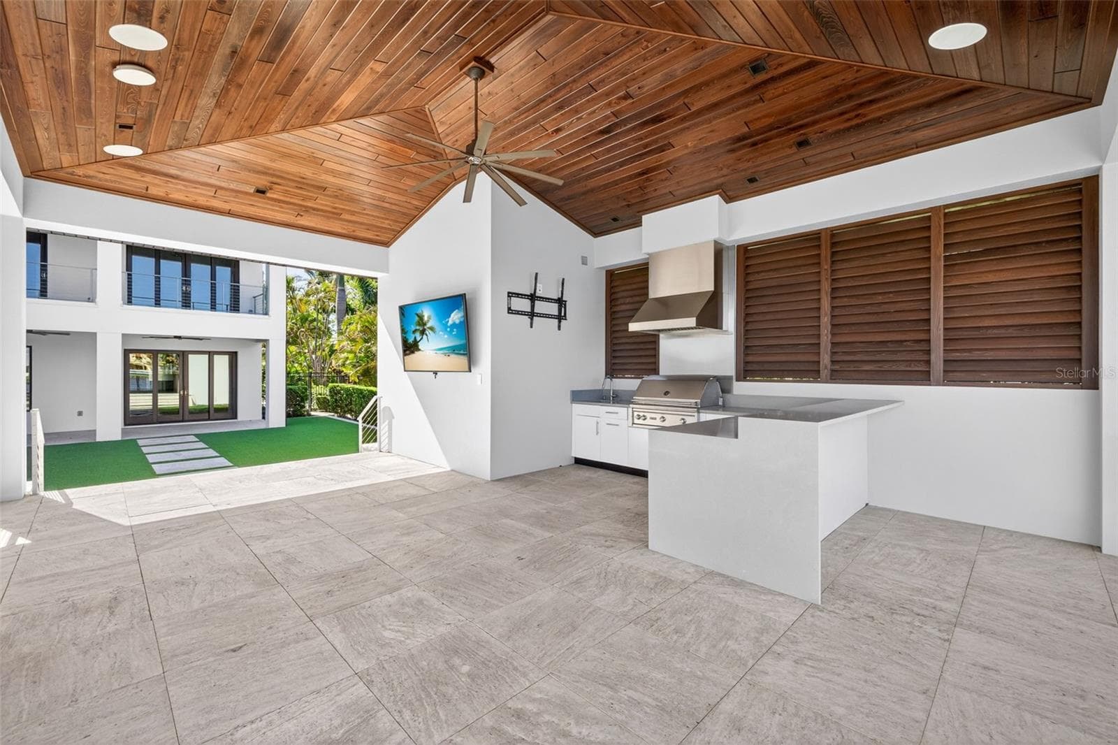 Single Family Residence at 460 COFFEE POT RIVIERA NE, ST PETERSBURG, photo 27 of 73