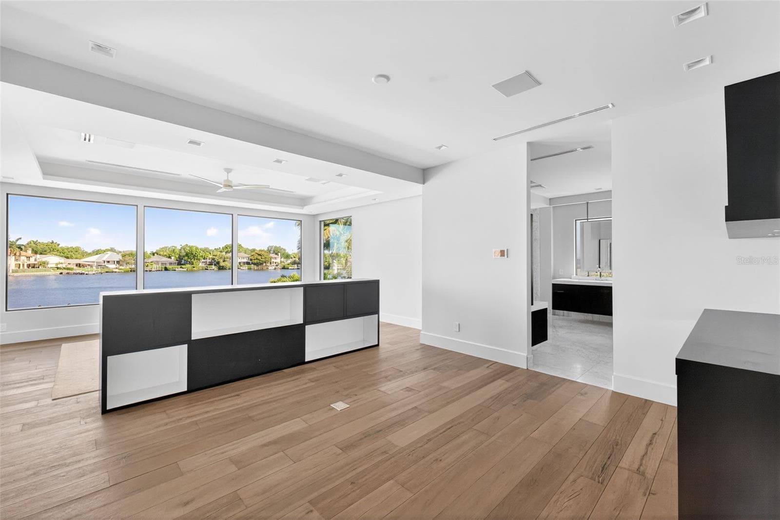 Single Family Residence at 460 COFFEE POT RIVIERA NE, ST PETERSBURG, photo 36 of 73