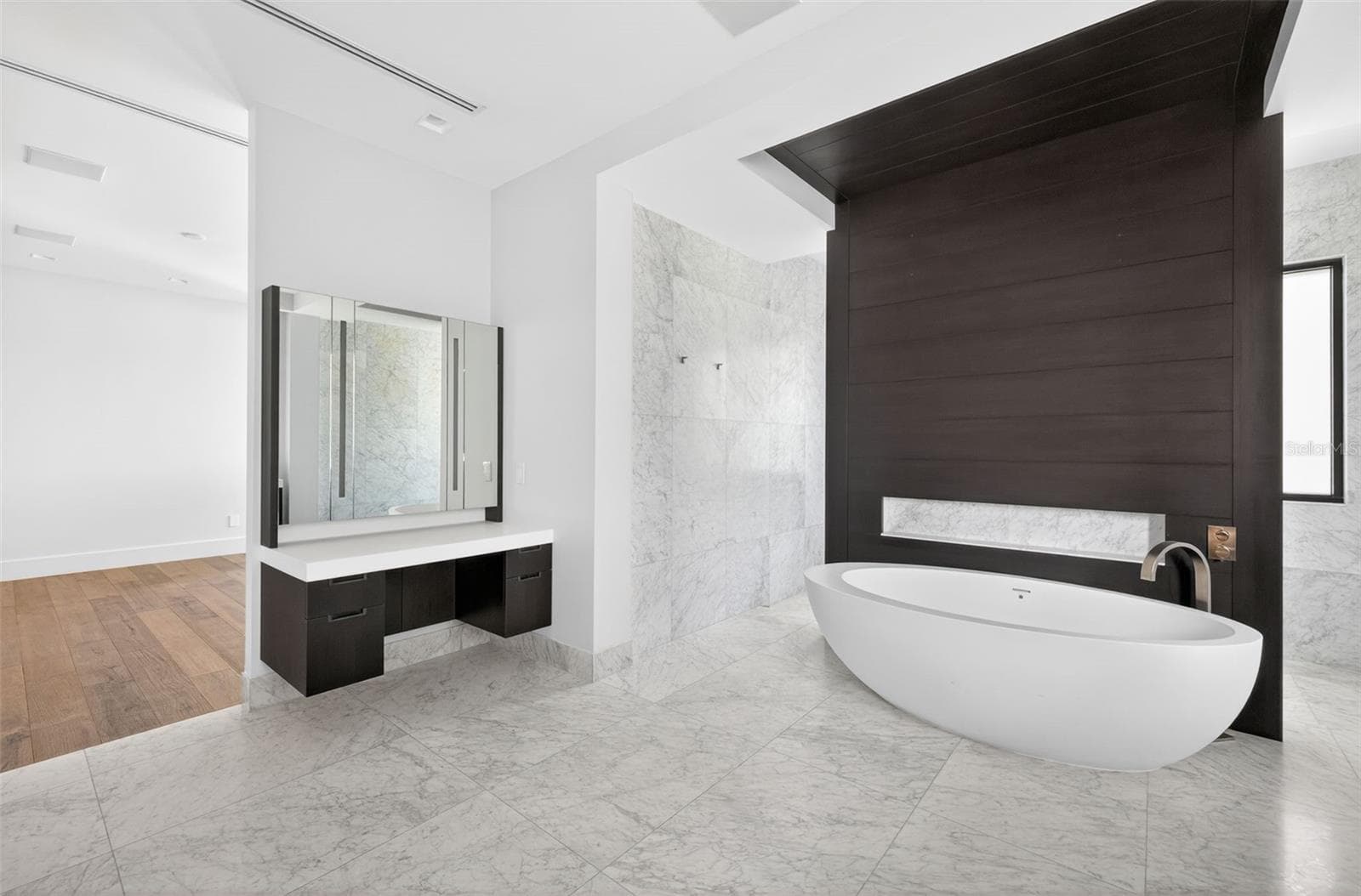 Single Family Residence at 460 COFFEE POT RIVIERA NE, ST PETERSBURG, photo 37 of 73