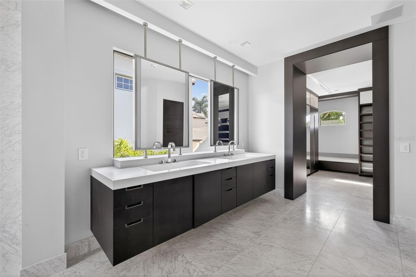 Single Family Residence at 460 COFFEE POT RIVIERA NE, ST PETERSBURG, photo 39 of 73