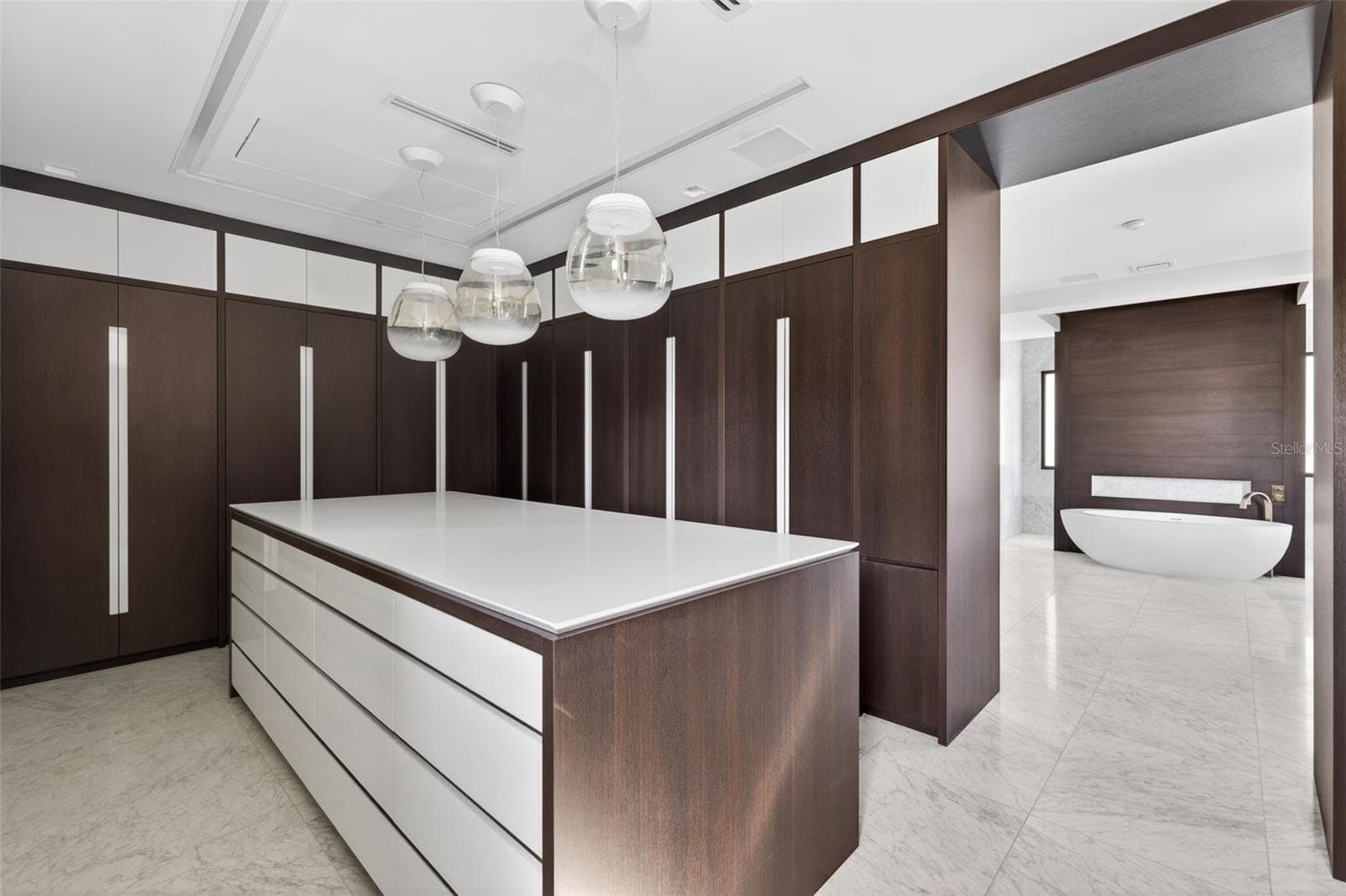 Single Family Residence at 460 COFFEE POT RIVIERA NE, ST PETERSBURG, photo 40 of 73