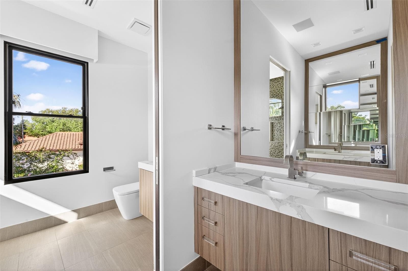 Single Family Residence at 460 COFFEE POT RIVIERA NE, ST PETERSBURG, photo 50 of 73