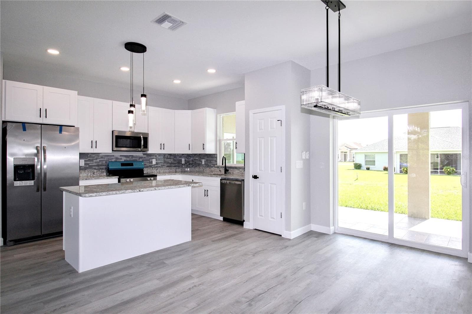 Single Family Residence at 4631 MIGNON DR, SEBRING, photo 2 of 33