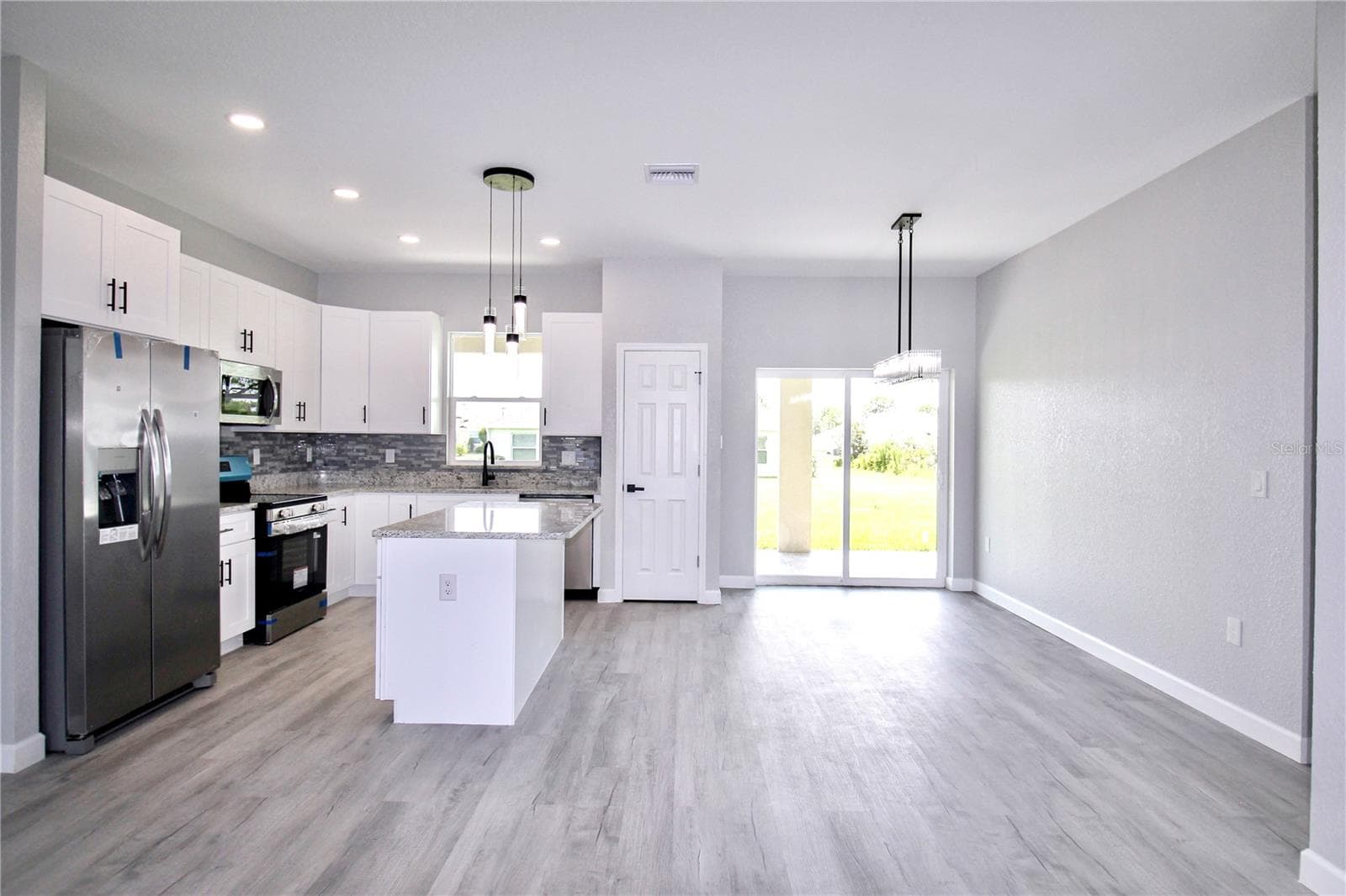 Single Family Residence at 4631 MIGNON DR, SEBRING, photo 10 of 33