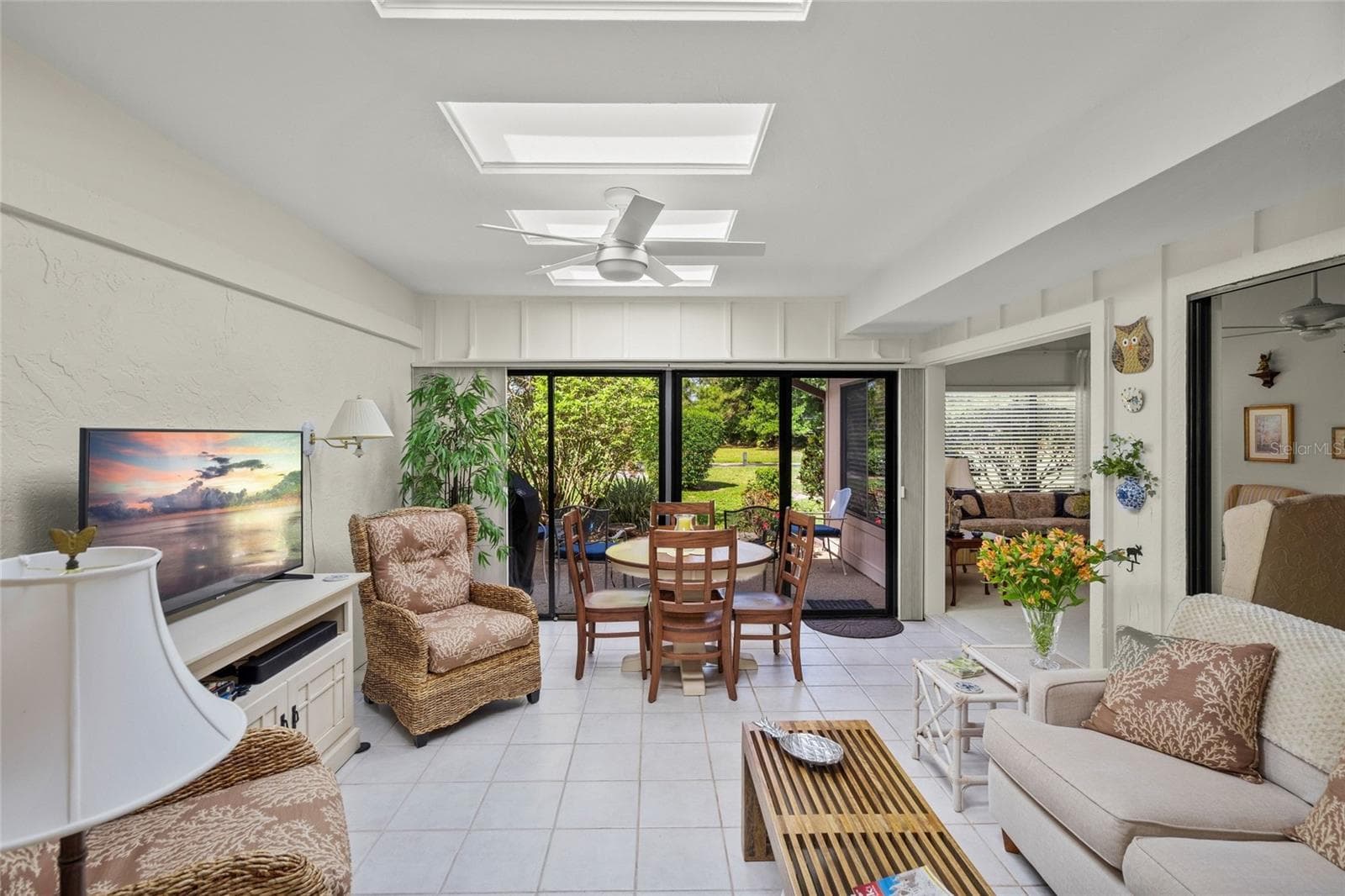 Florida/Family Room - 4688 OAK HOLLOW DR #25, SARASOTA