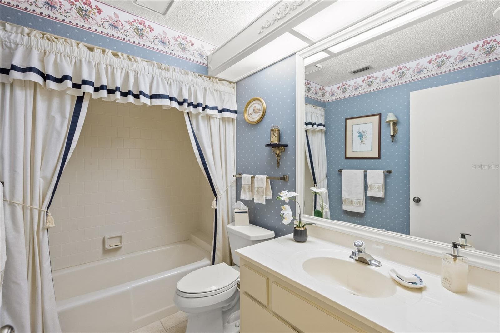 Guest Bath - 4688 OAK HOLLOW DR #25, SARASOTA