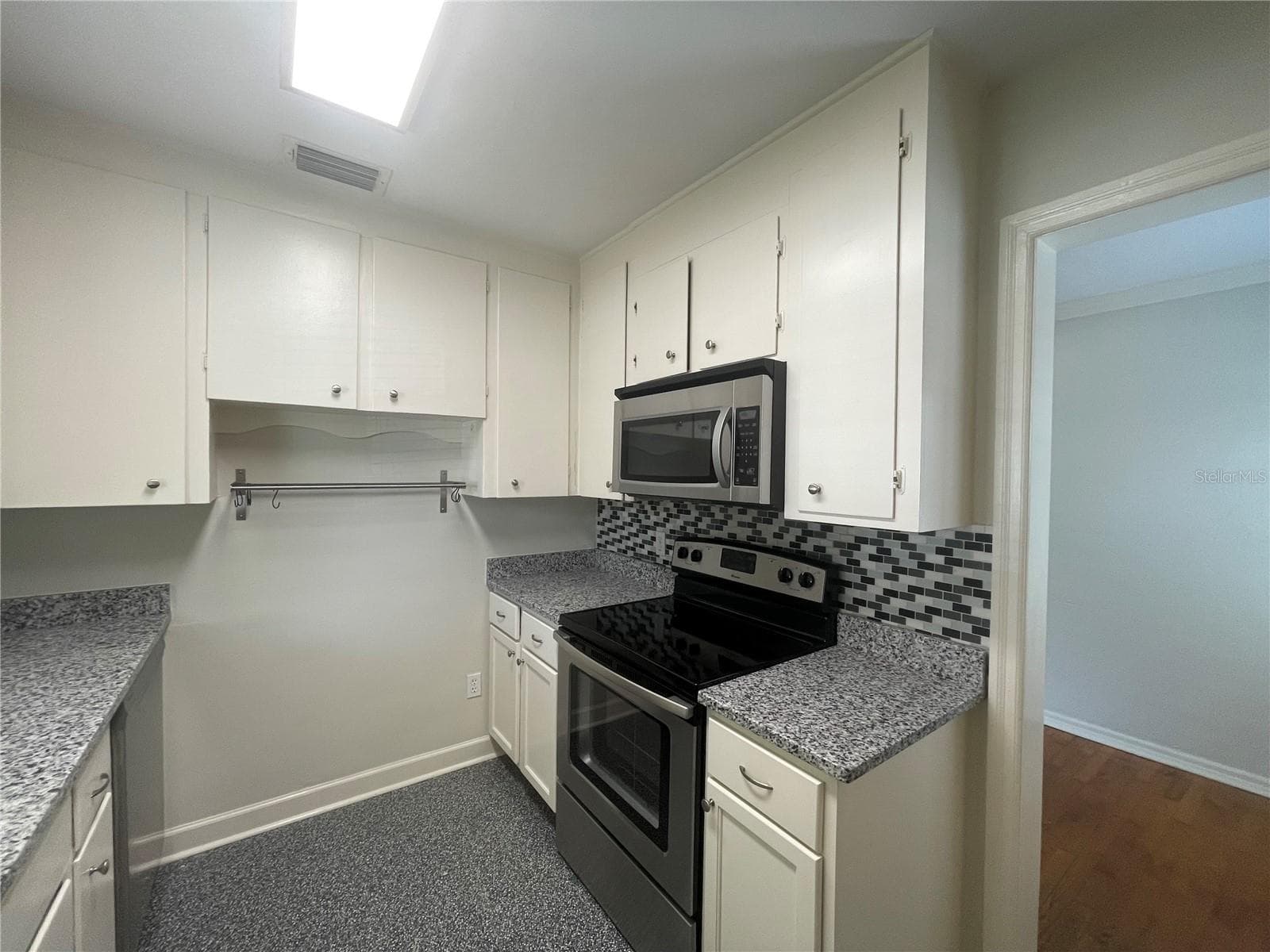 Single Family Residence at 303 S AUDUBON AVE, TAMPA, photo 8 of 26