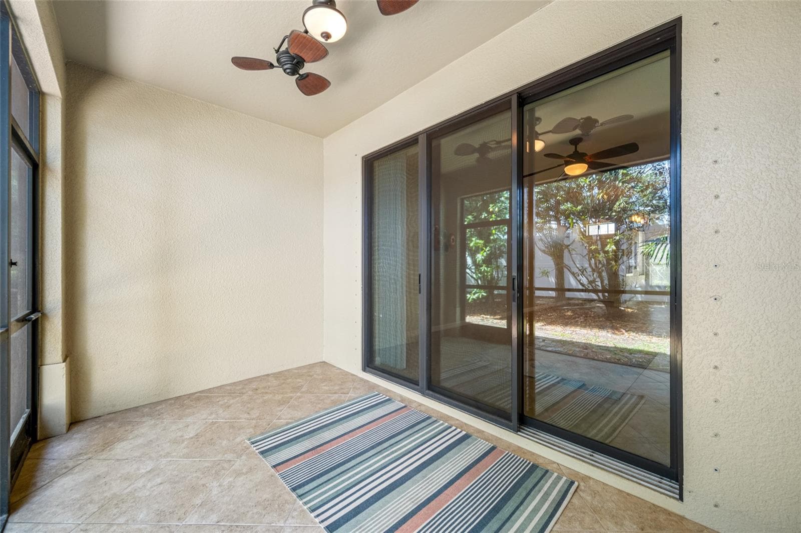 Lanai Floor is Tile! - 2527 SILVERBACK CT, PALM HARBOR