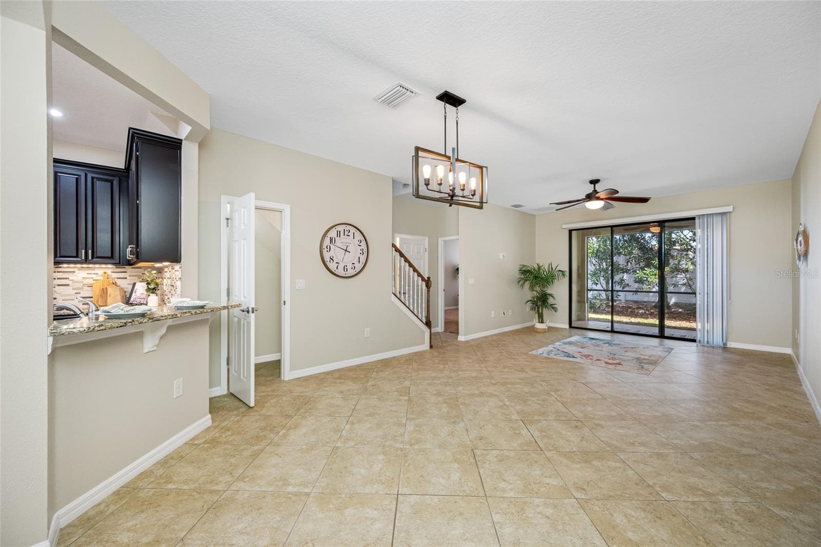 Gorgeous Great Room! - 2527 SILVERBACK CT, PALM HARBOR