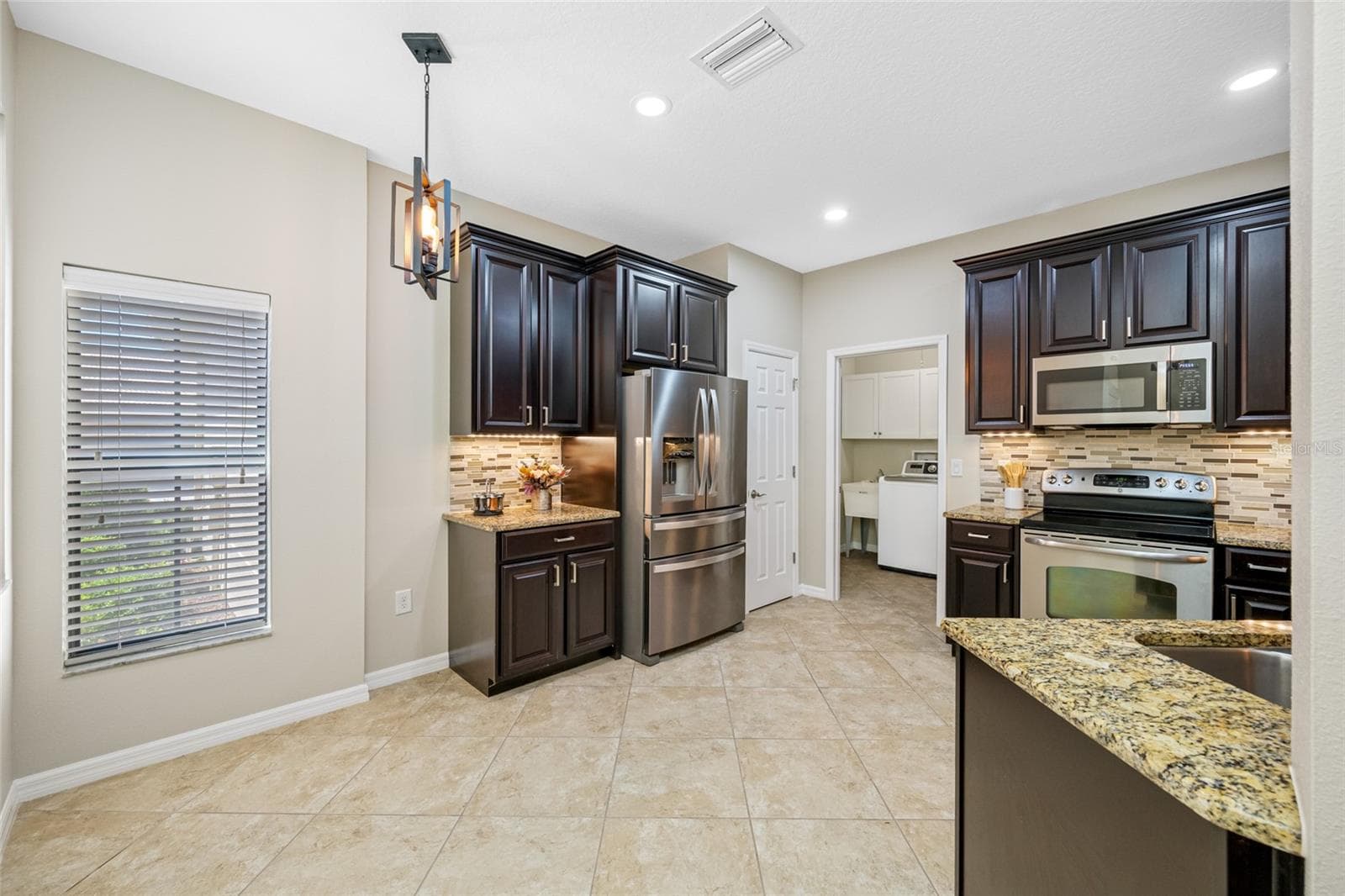 Wonderful "Eat-in" Kitchen! - 2527 SILVERBACK CT, PALM HARBOR