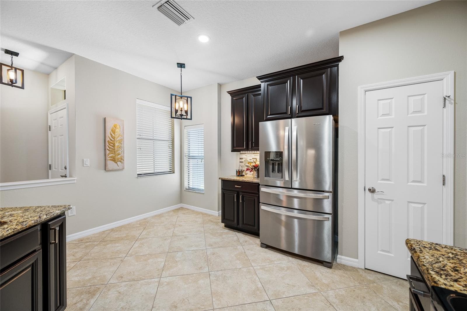 Light and Bright Eat-in Area w/Windows! - 2527 SILVERBACK CT, PALM HARBOR