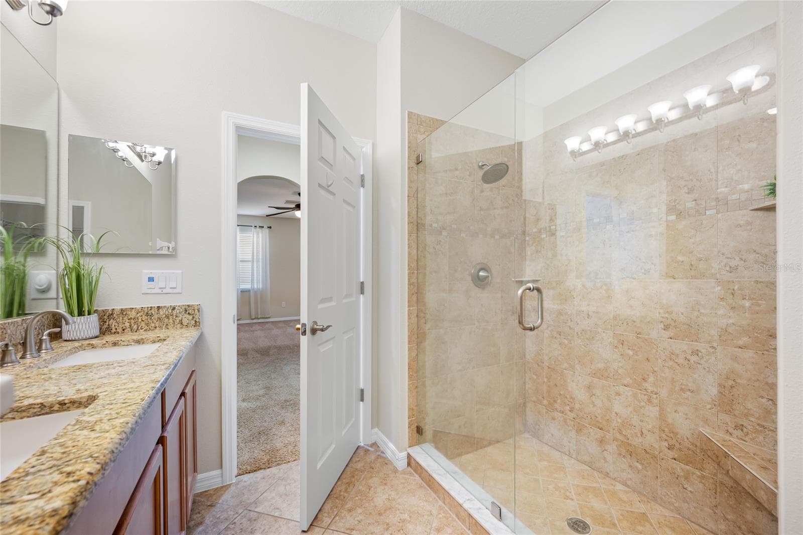 Large Shower w/Corner Seat! - 2527 SILVERBACK CT, PALM HARBOR