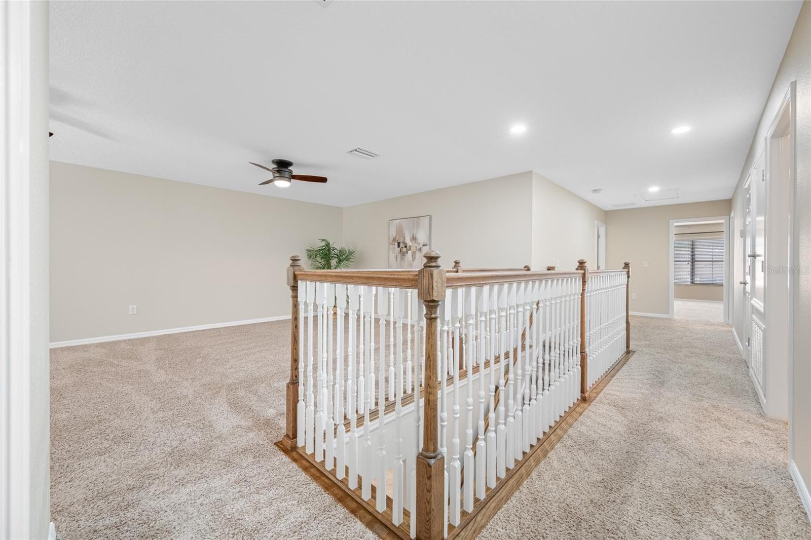 Elegant Staircase Railing! - 2527 SILVERBACK CT, PALM HARBOR