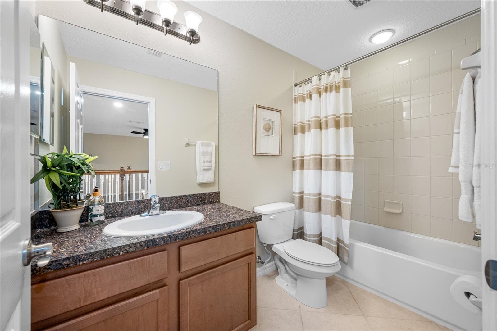 Upstairs Bathroom #1! - 2527 SILVERBACK CT, PALM HARBOR