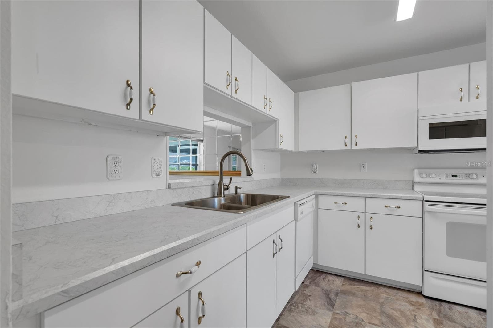 Single Family Residence at 3871 EVERSHOLT ST, CLERMONT, photo 11 of 57