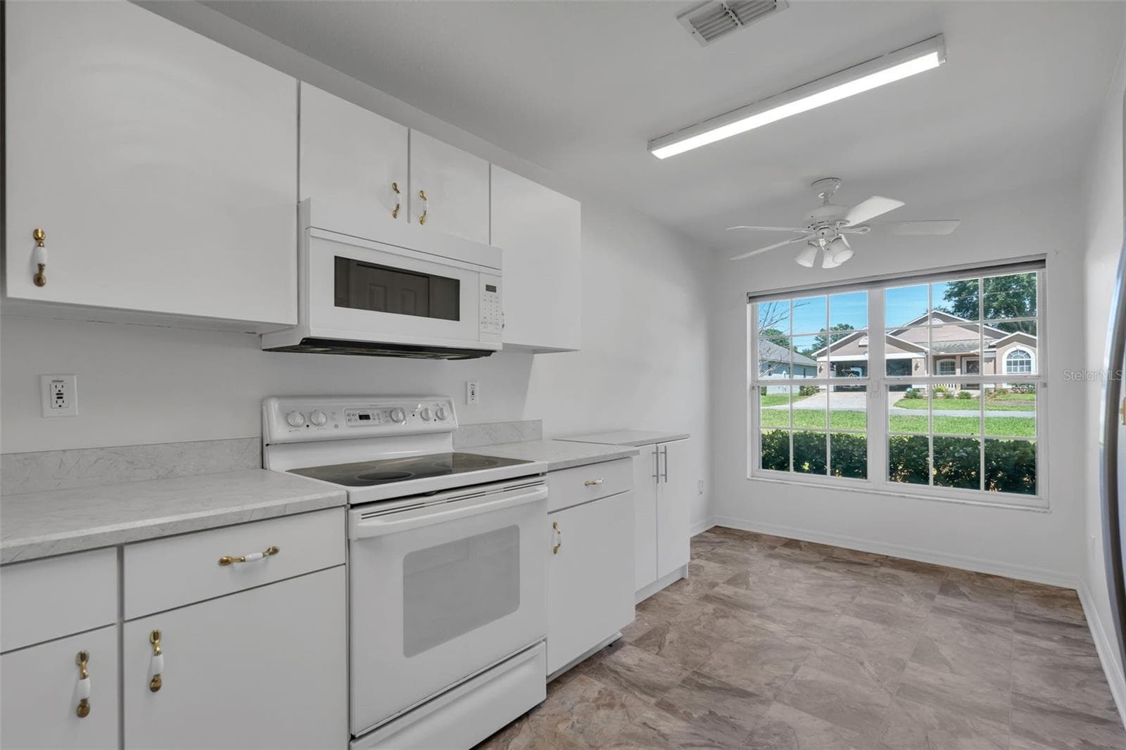 Single Family Residence at 3871 EVERSHOLT ST, CLERMONT, photo 12 of 57
