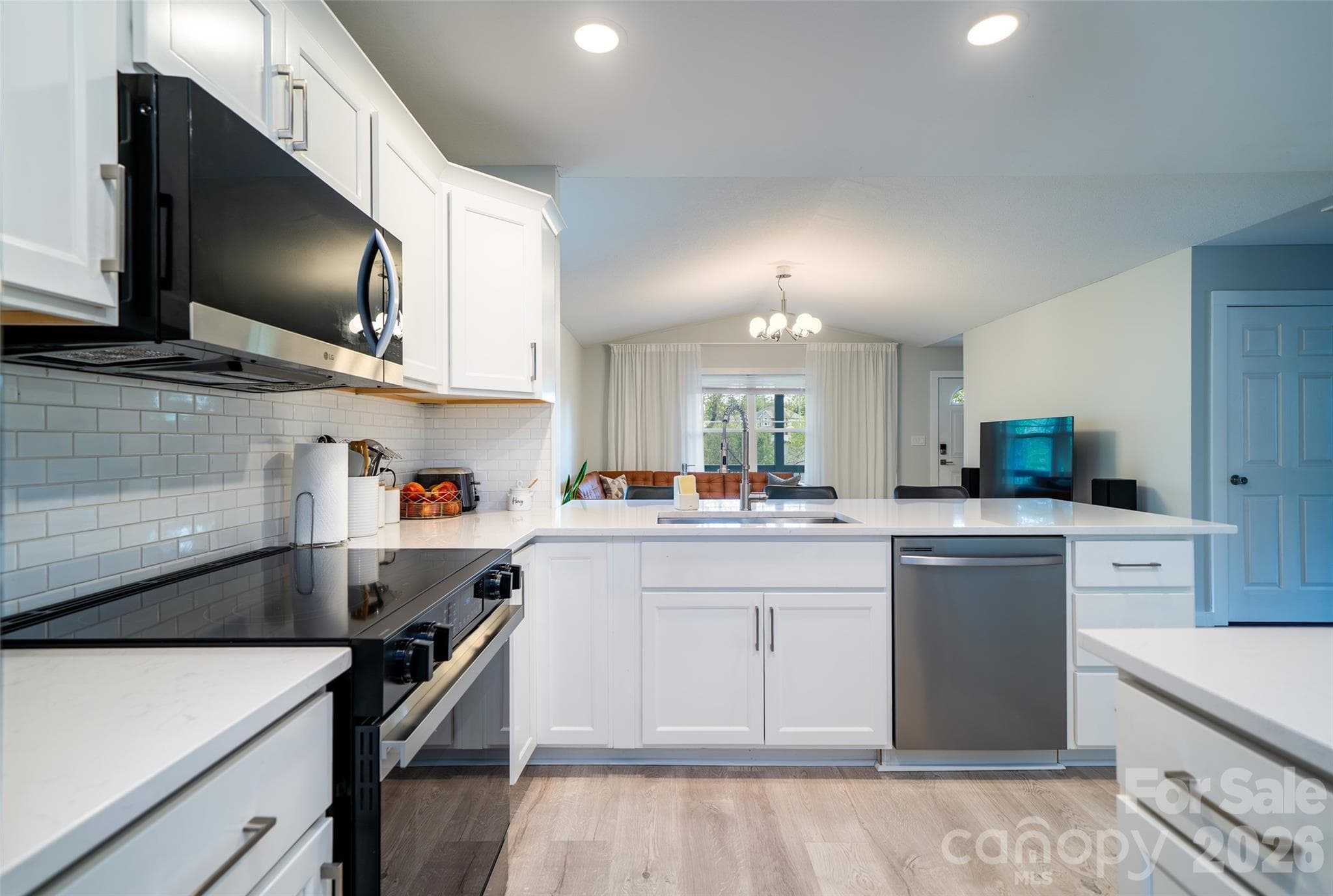 Single Family Residence at 16 DanielBrooke Drive, Asheville, photo 6 of 27