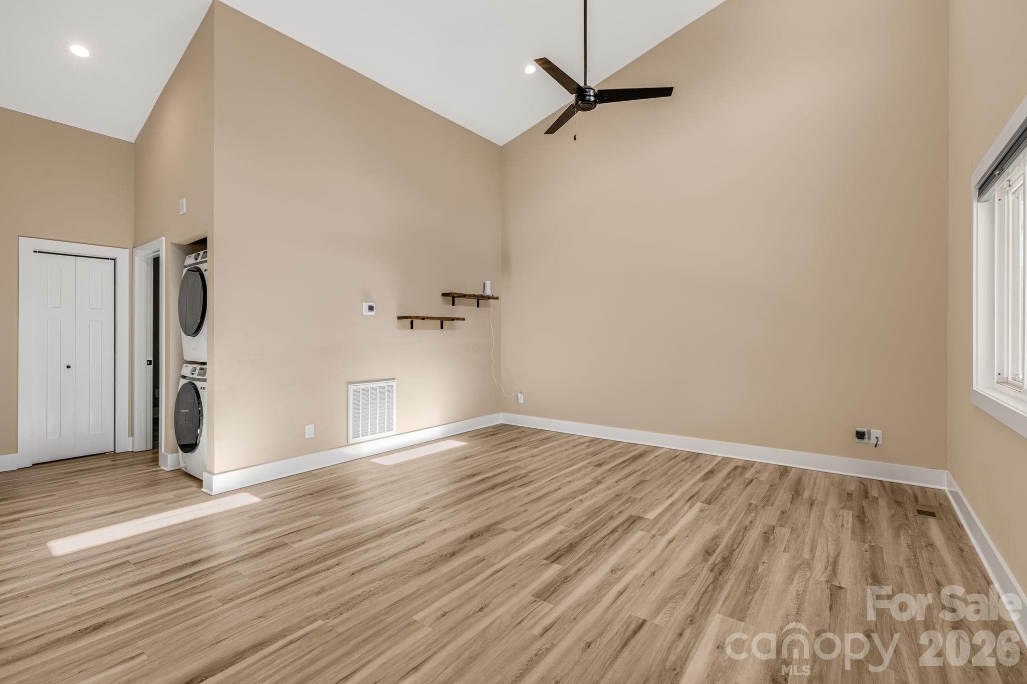 Single Family Residence at 207 Hanover Street, Asheville, photo 7 of 28