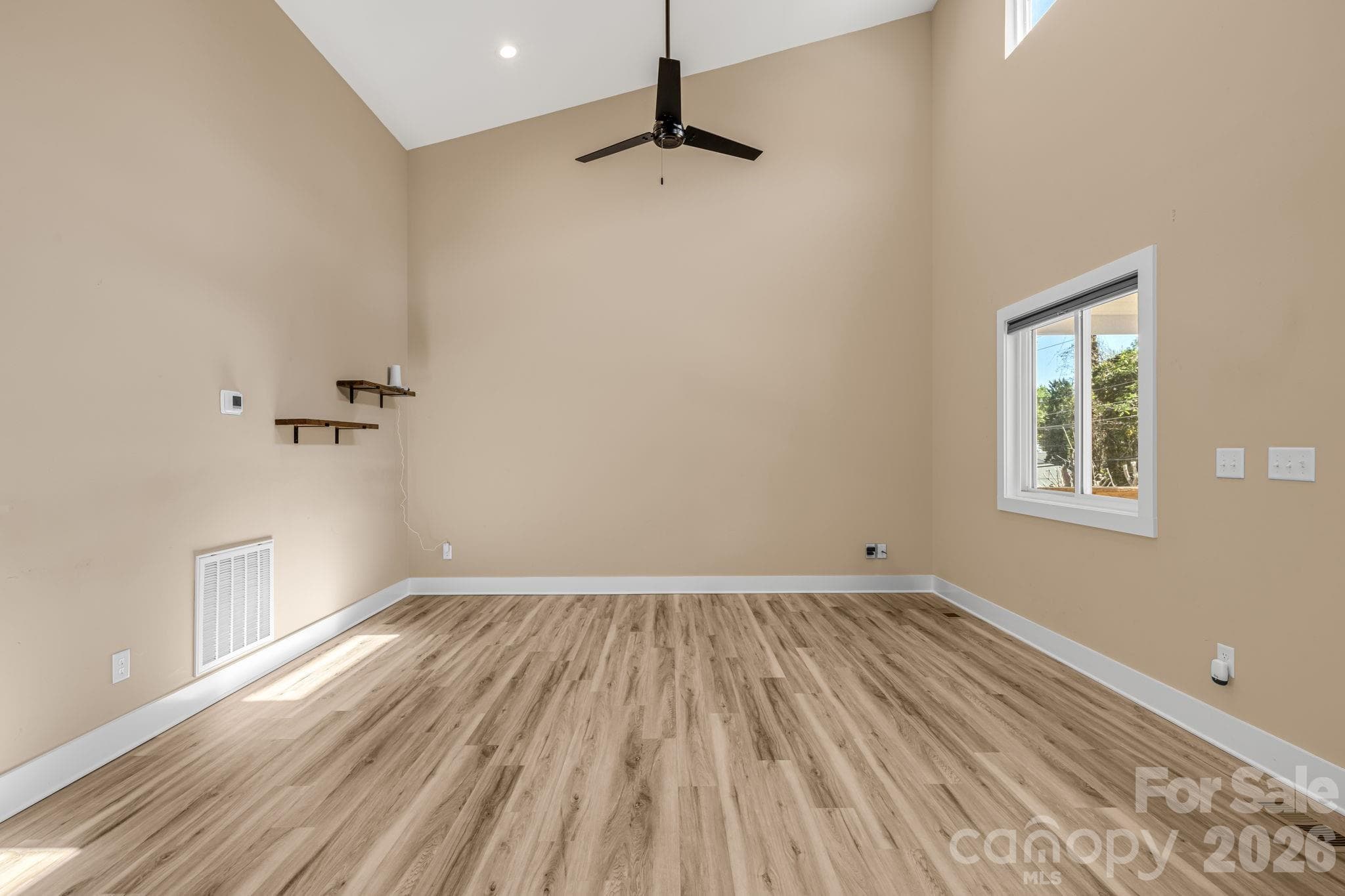 Single Family Residence at 207 Hanover Street, Asheville, photo 8 of 28